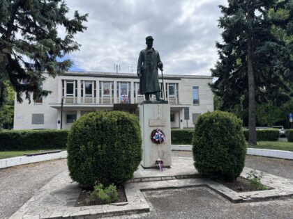 Socha Štefánika v Komárne dnes
