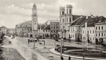Námestie s Mariánskym stĺpom z roku 1905