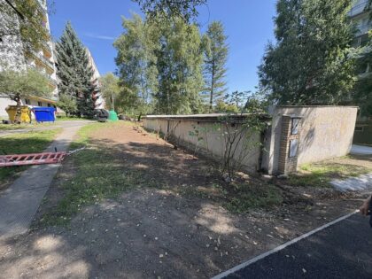 Okolie garáží na tulskej po vyčistení