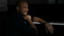 Jozef Holly v Banskej Bystrici: Power Piano Show v Aule SZU 13. novembra 2025