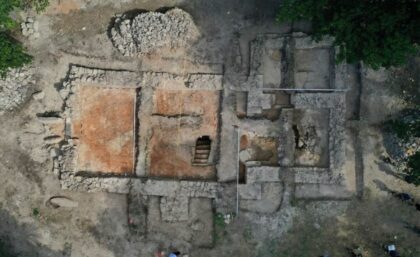 Náhľad na zbytky kostola v Ostrej Lúke