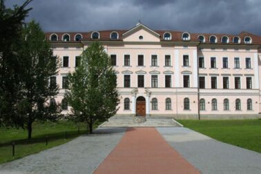 UMB fakulta medzinarodnych vztahov