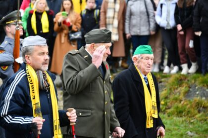 Branislav Tvarožek s členmi Konfederácie politických väzňov