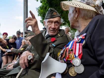 Branislav Tvarožek so spolubojovníkmi v SNP