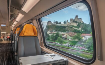 Interiér I.triedy v elektrickej jednotke KISS