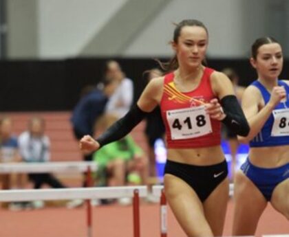 Nina Hejčíková počas rekordného behu na 60 m prekážok