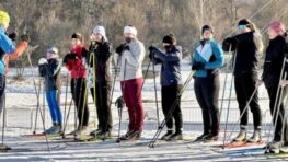 V areáli zimných športov na plážovom kúpalisku sa učia bežkovať žiaci i študenti