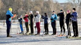 V areáli zimných športov na plážovom kúpalisku sa učia bežkovať žiaci i študenti