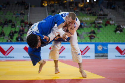 Peter Žilka v bielom