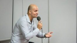 Lekár duše Pavel „Hirax“ Baričák so zaujímavou prednáškou v Banskej Bystrici