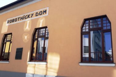 robotnicky-dom