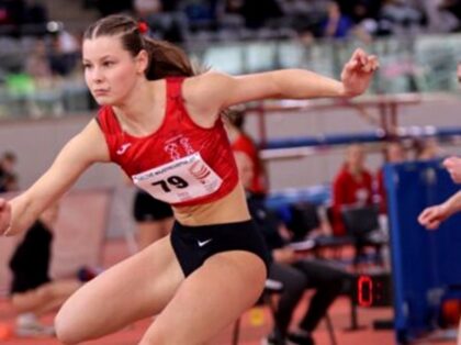 Alexandra Gregušová pri behu na 60 m prekážok