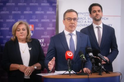 Zľava Božena Kováčová, Erik Tomáš a Ondrej Lunter