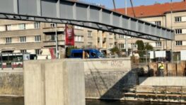 FOTO: Nový most pri malej železničnej stanici naberá postupne svoju podobu