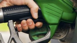 Slovensko sa nachádza v stave ropnej núdze, napriek tomu sú zatiaľ ceny palív nižšie ako v okolitých krajinách