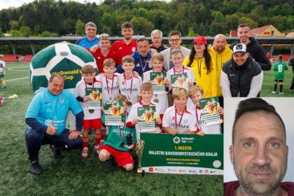 Víťazný tím ZŠ SNP Banská Bystrica s trénerom Rudolfom Rubintom