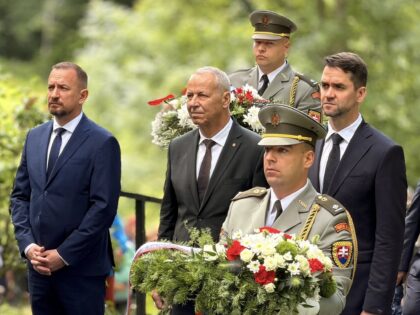 Ján Nosko v strede