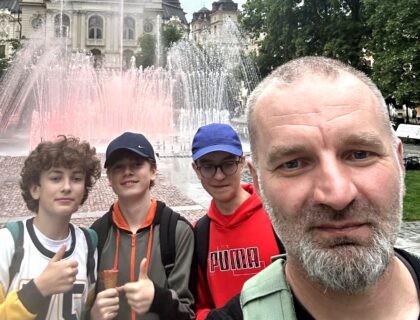 Učiteľ Gabriel Stach s banskobystrickým tímom Karevít