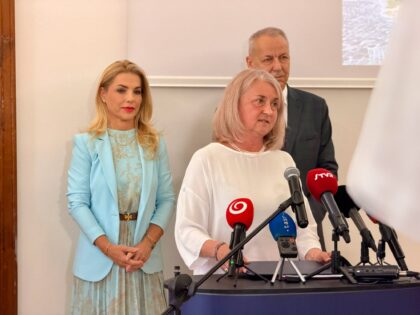 Zľava Martina Šimkovičová, Oľga Doktorová a Ján Nosko