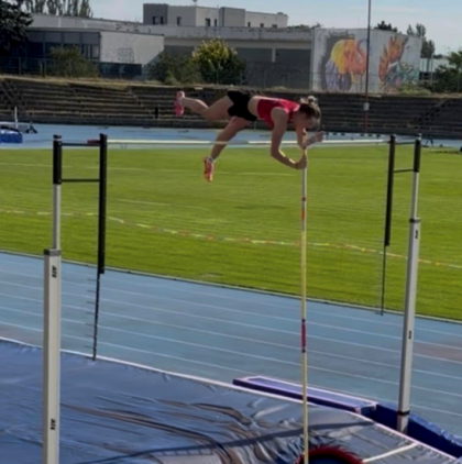 Liana Boľošová pri úspešnom pokuse na 400 cm
