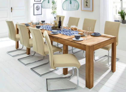 Jedáleň s rozkladacím stolom