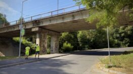 FOTO: Začínajú sa prípravné práce na komplexnej rekonštrukcii mosta Mládežnícka spájajúceho Radvaň s Fončordou