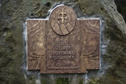 Pamätný obelisk na Námestí slobody