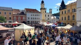 FOTO: Napriek piatkovému dopoludňajšiemu dažďu 368. Radvanský jarmok žije