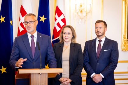 Zľava Richard Raši, Paula Puškárová a Miroslav Čellár