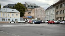 FOTO: Strieborné námestie už celé patrí mestu, čaká ho komplexná rekonštrukcia