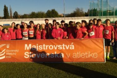 Družstvá starších žiakov a starších žiačok AK ŠK UMB Banská Bystrica na MSR družstiev 3.10.2026