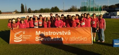 Družstvá starších žiakov a starších žiačok AK ŠK UMB Banská Bystrica na MSR družstiev 3.10.2026