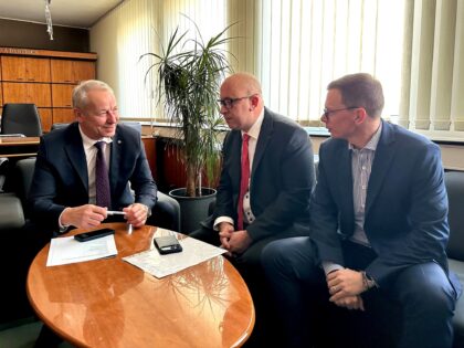 Zľava primátor Ján Nosko, minister dopravy SR Jozef Ráž a generálny riaditeľ NDS Filip Macháček