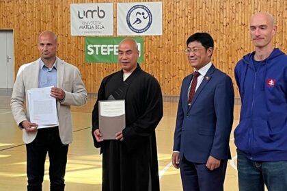Zľava Martin Pupiš, Shi Yanliang, Wang Xiaojian a Milan Surgoš
